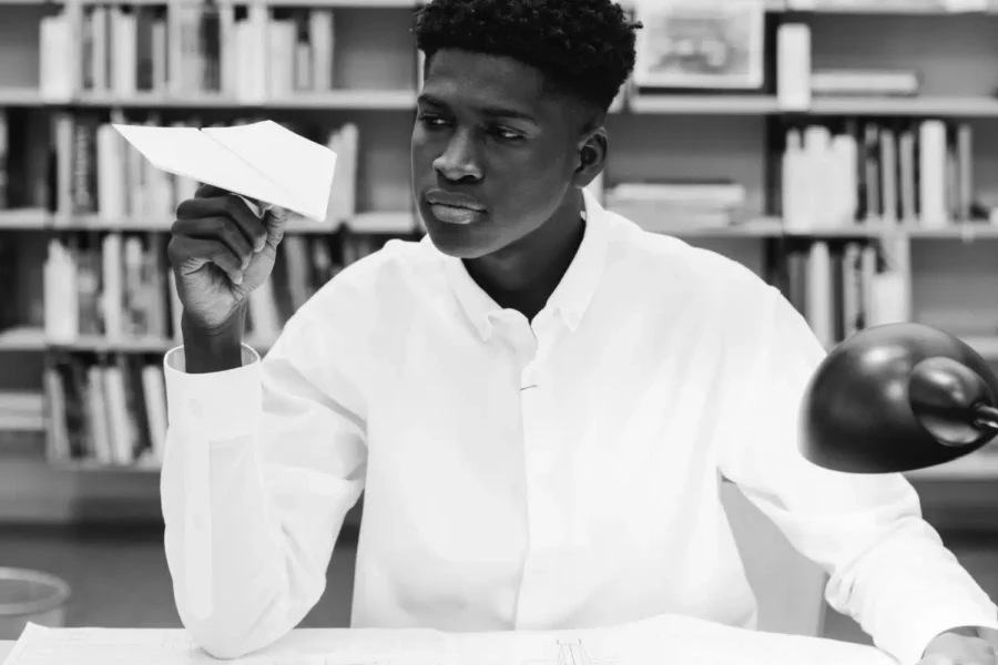 email marketing for shopify with boy sitting