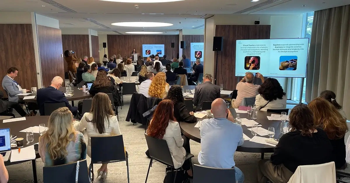 People are sitting a t the INNOCOS Longevity Summit Paris